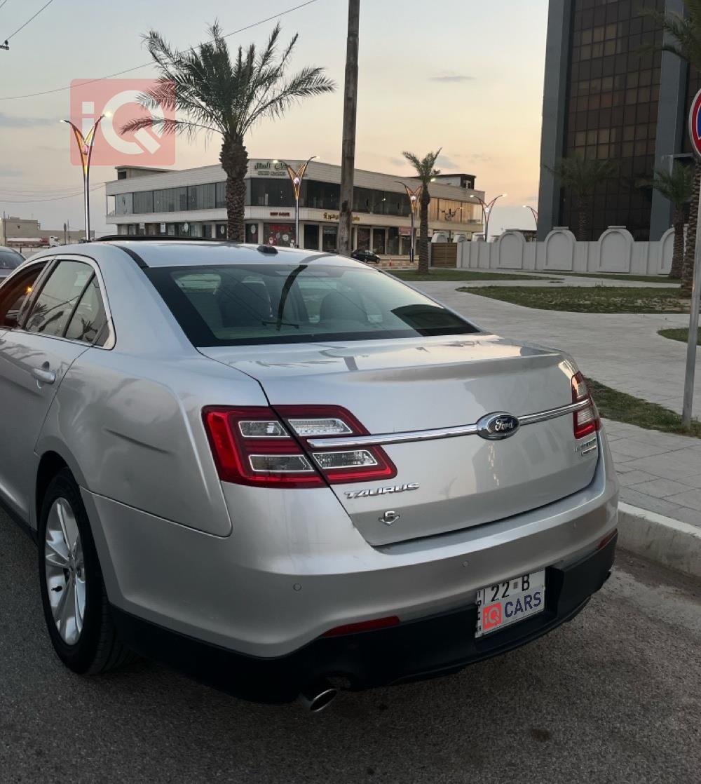 Ford Taurus